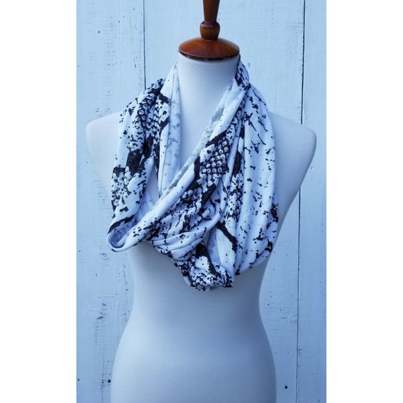 Calvin Klein Basic Knit Loop Infinity Scarf Wrap Black and White 35x12 - Picture 2 of 4